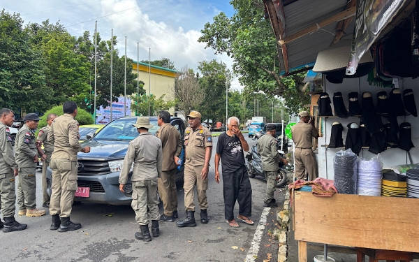 Gelar Patroli Wilayah, Satpol PP Sasar ODGJ, Lapak dan Jukir Liar
