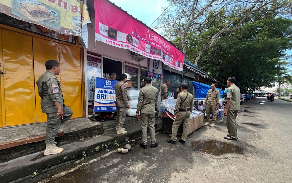Gelar Patroli Wilayah, Satpol PP Tertibkan Pedagang di Badan Jalan