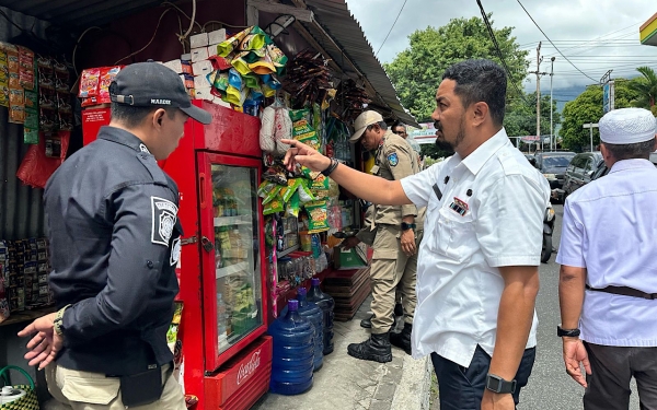Pasca Lebaran, Satpol PP Kota Ternate Tertibkan PKL. Pedagang Diberi Waktu 3 Hari Untuk Membongkar Lapak/Gerobak Secara Mandiri