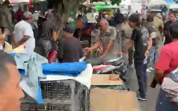 Satpol PP Kota Ternate Gelar Patroli Wilayah di Zona Ekonomi Terpadu. Kasatpol PP : Kami Tidak Melarang Tapi Mengatur Agar Rapi dan Tertib